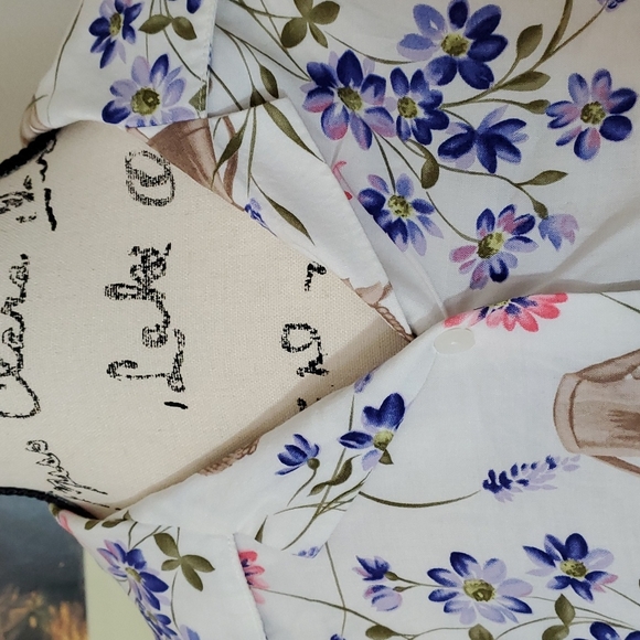 Floral with baskets and watering can blouse - Picture 4 of 9